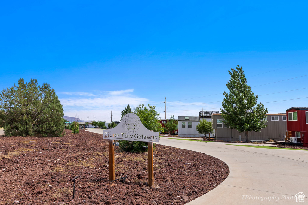 View of surrounding community