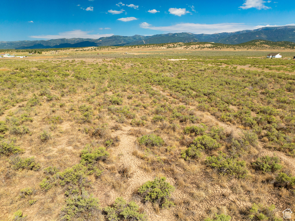 Bird\'s eye view with a mountain view