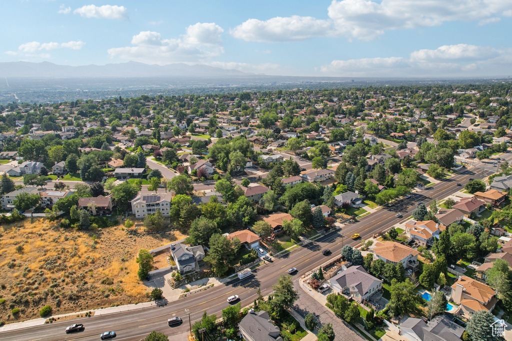 Birds eye view of property featuring a mountain view