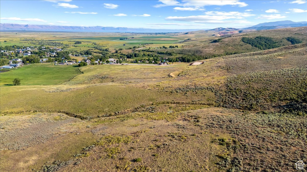 Bird\\\'s eye view with a mountain view