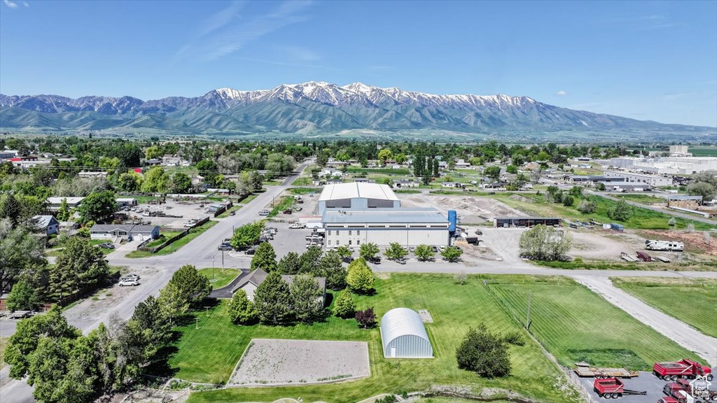 Bird's eye view featuring a mountain view