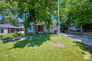 Single story home with a front yard