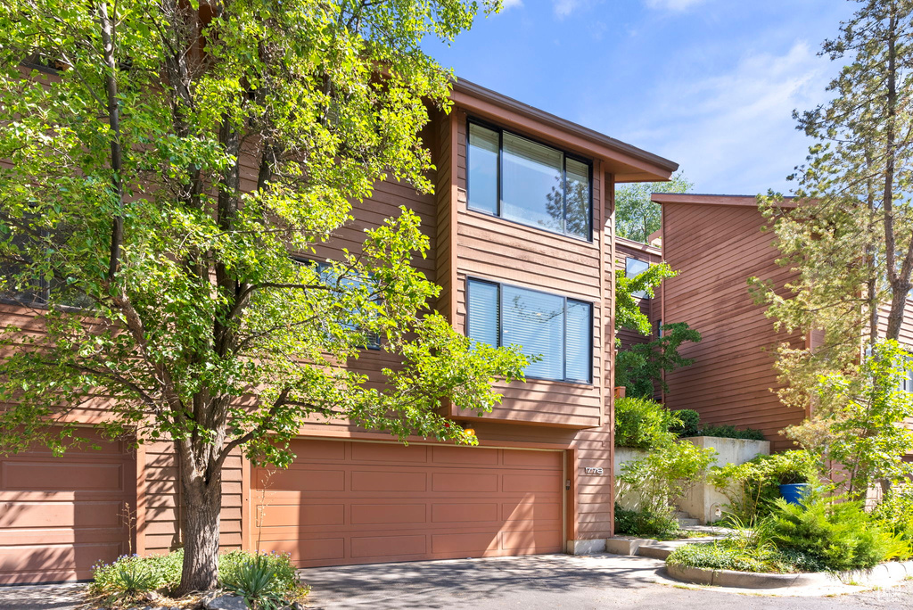 Contemporary house featuring a garage