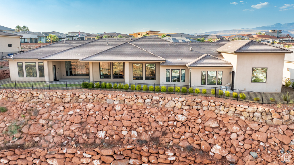 Ranch-style house with a mountain view