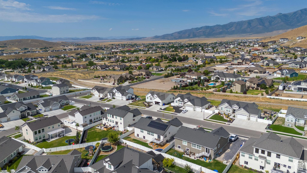 Birds eye view of property featuring a mountain view