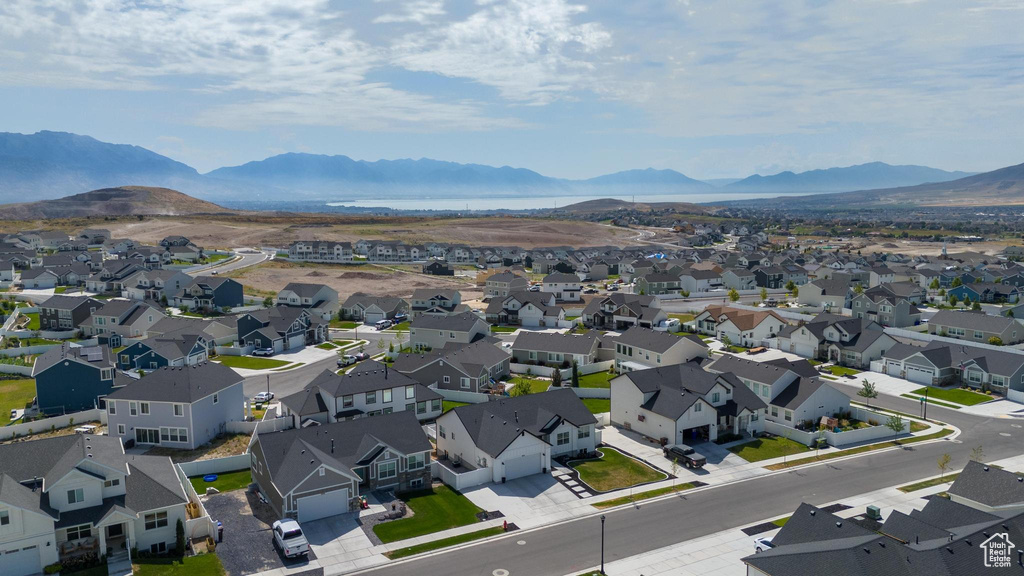 Drone / aerial view featuring a mountain view