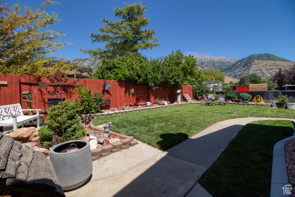 View of yard featuring a mountain view