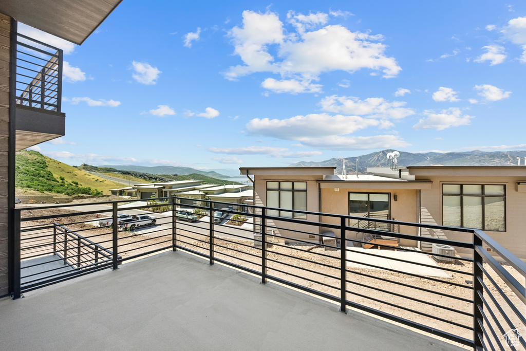 Balcony featuring a mountain view