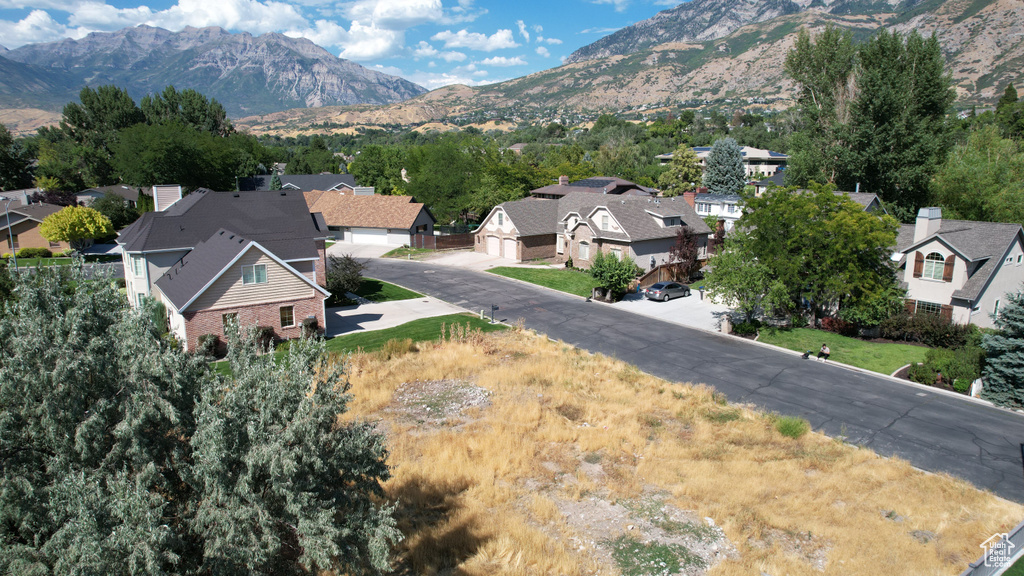 Aerial view with a mountain view