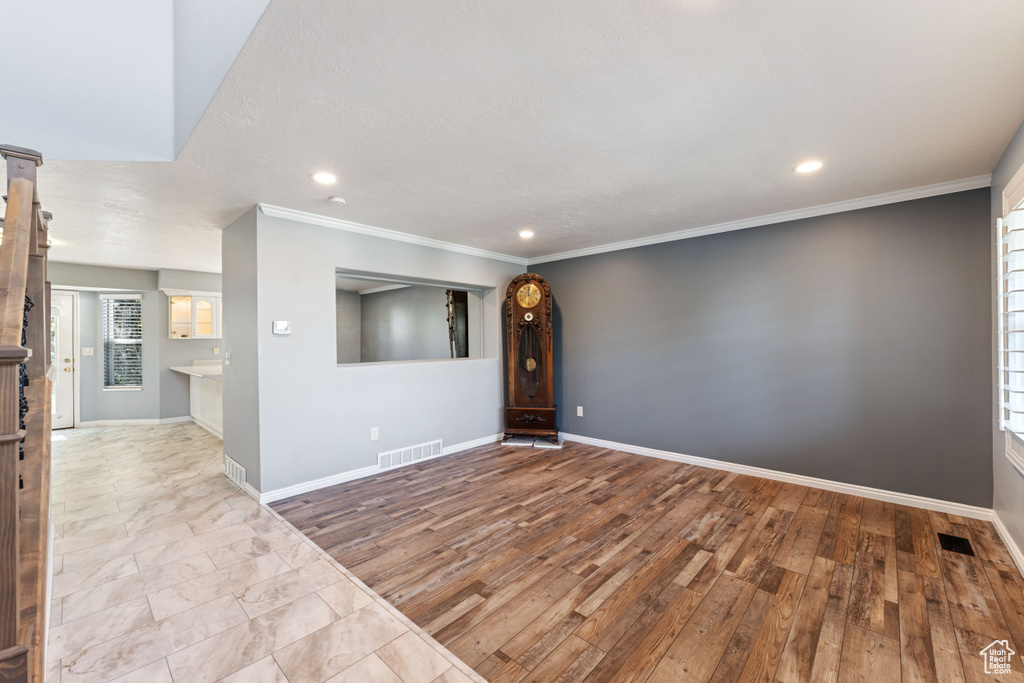 Unfurnished room with crown molding and light tile patterned floors