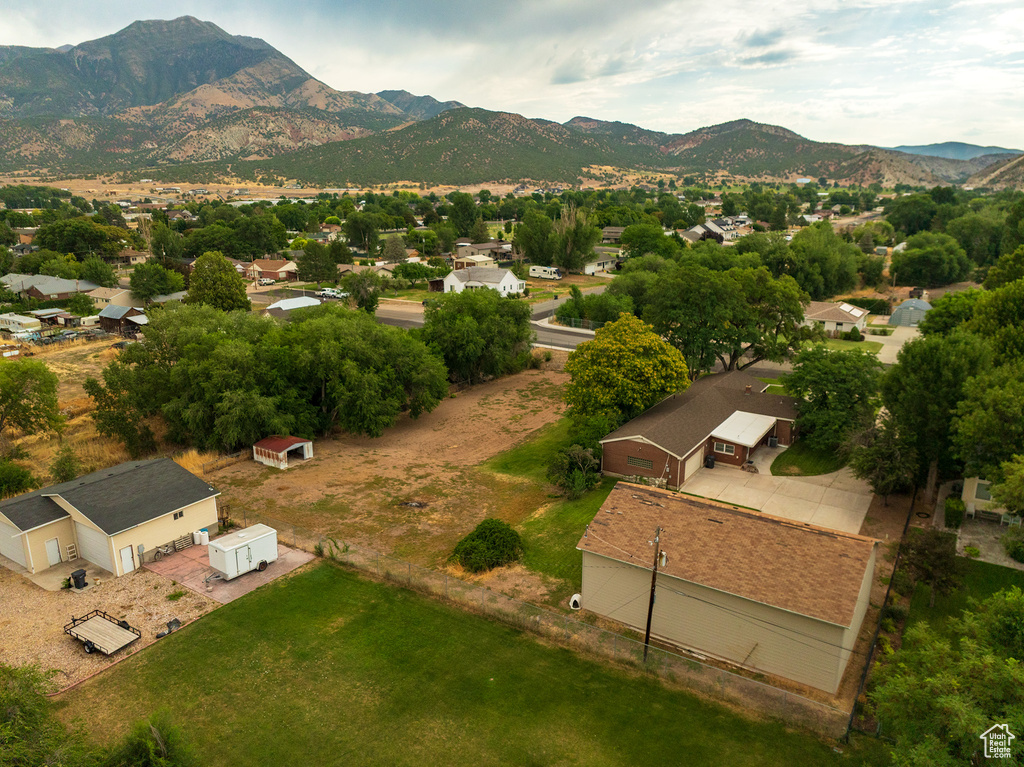 Birds eye view of property featuring a mountain view