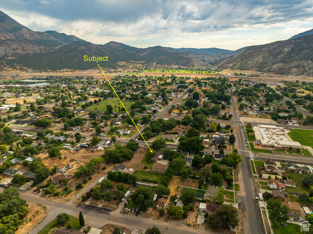 Birds eye view of property featuring a mountain view