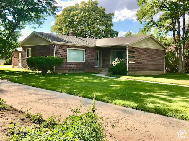 Single story home with a front yard