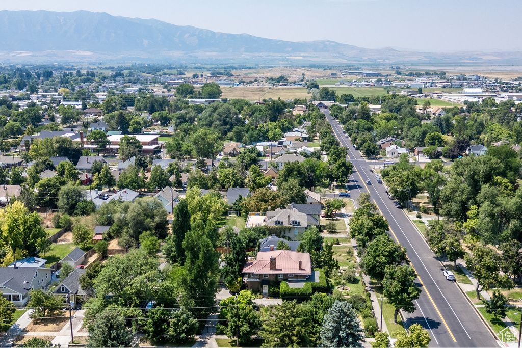 Aerial view with a mountain view