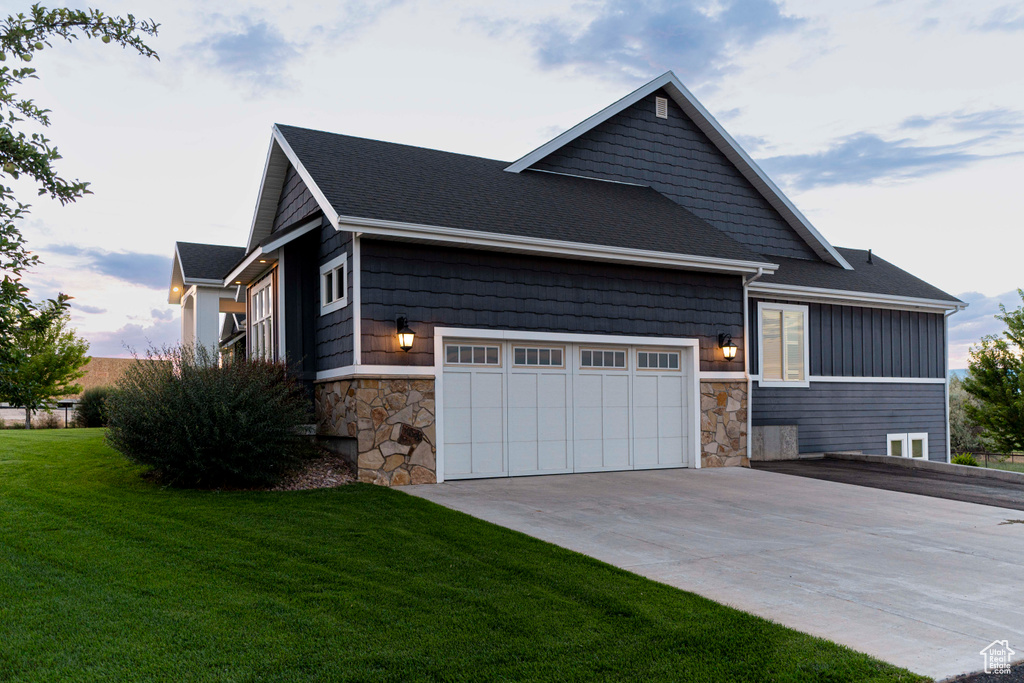 View of front of home featuring a front yard