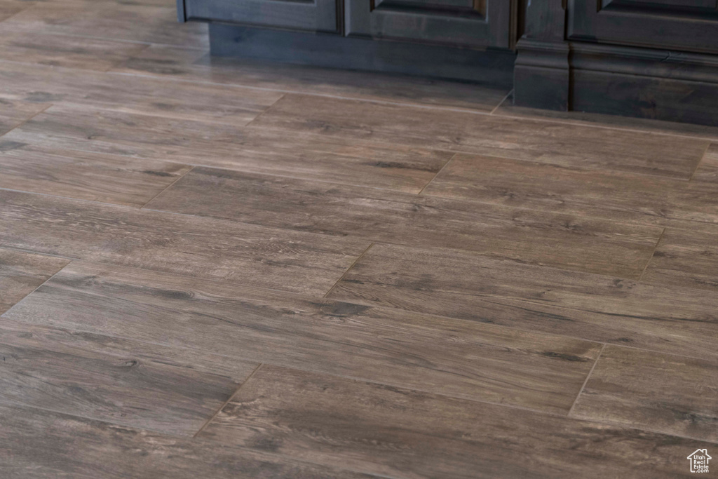 Interior details with hardwood / wood-style floors