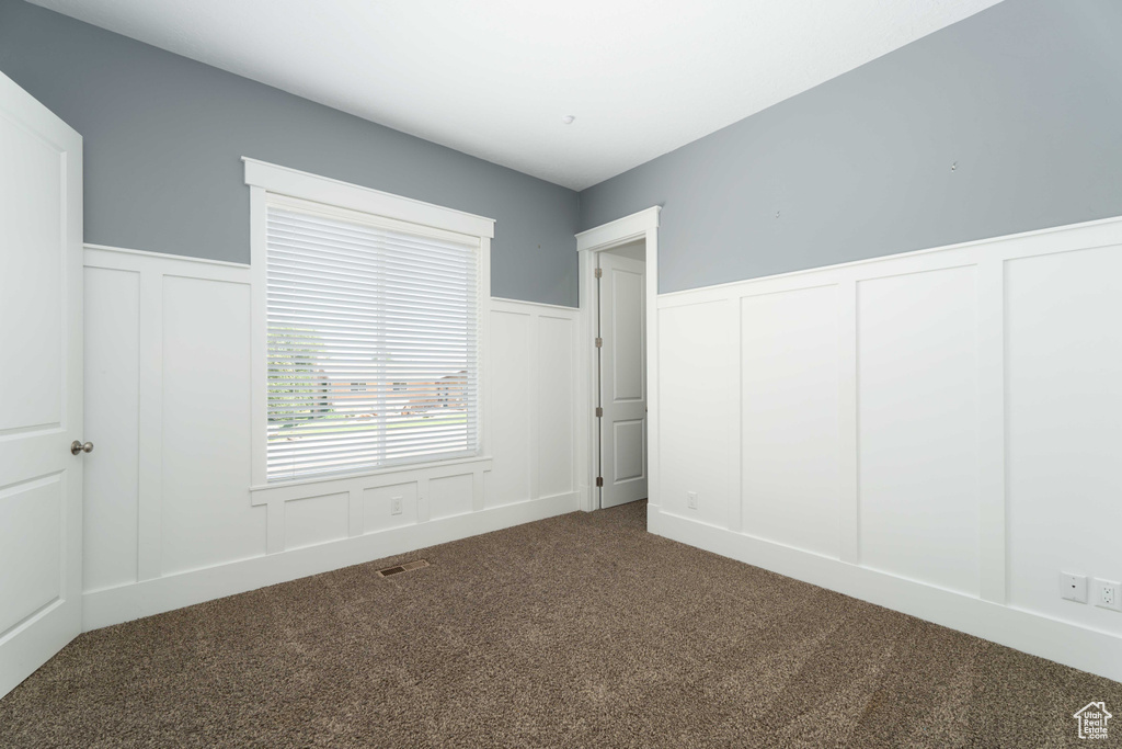 Unfurnished bedroom with carpet and a closet