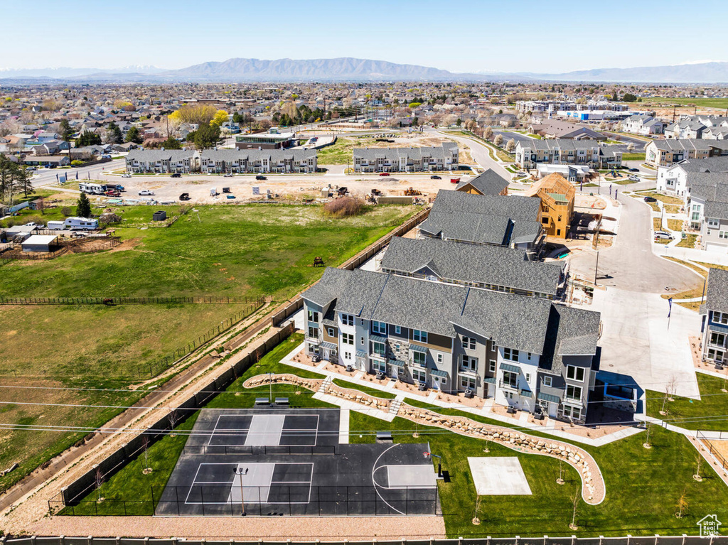 Birds eye view of property featuring a mountain view