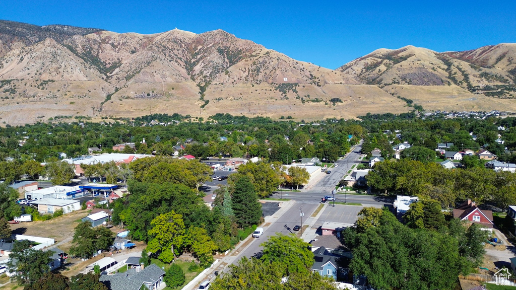 Drone / aerial view featuring a mountain view