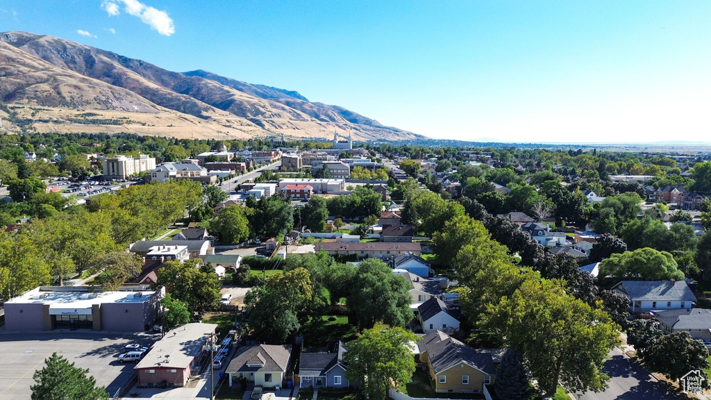 Drone / aerial view featuring a mountain view