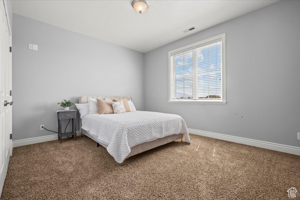 Bedroom with carpet