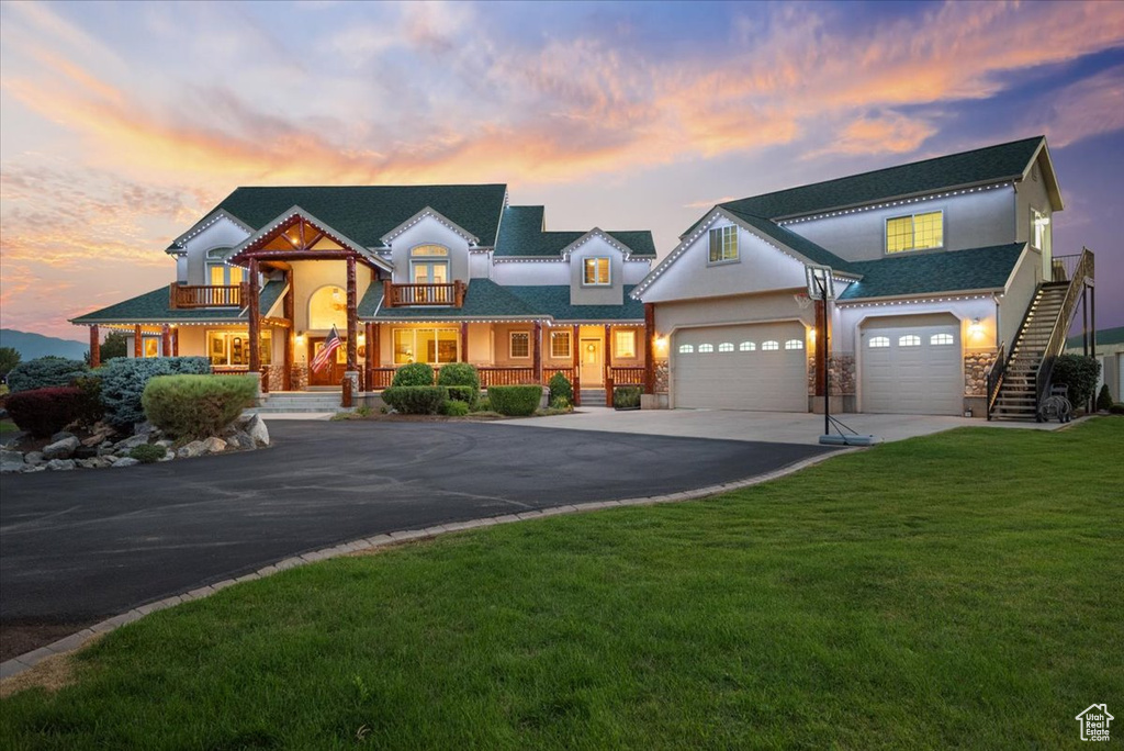 View of front of house featuring a garage and a yard