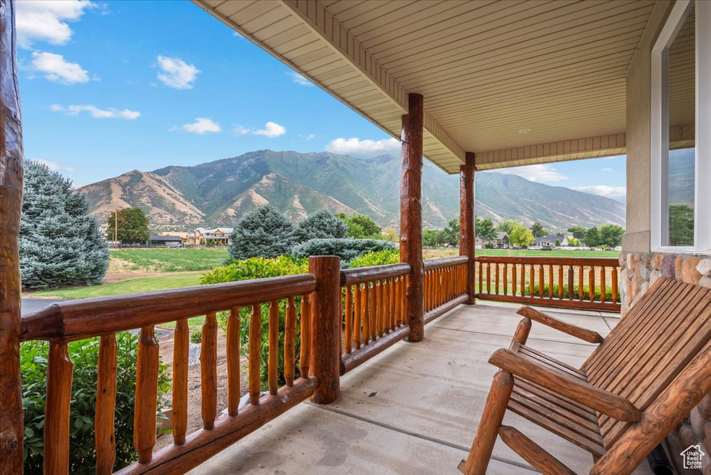 Balcony featuring a mountain view