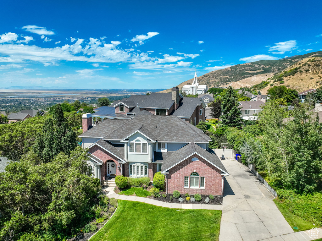 Drone / aerial view featuring a mountain view