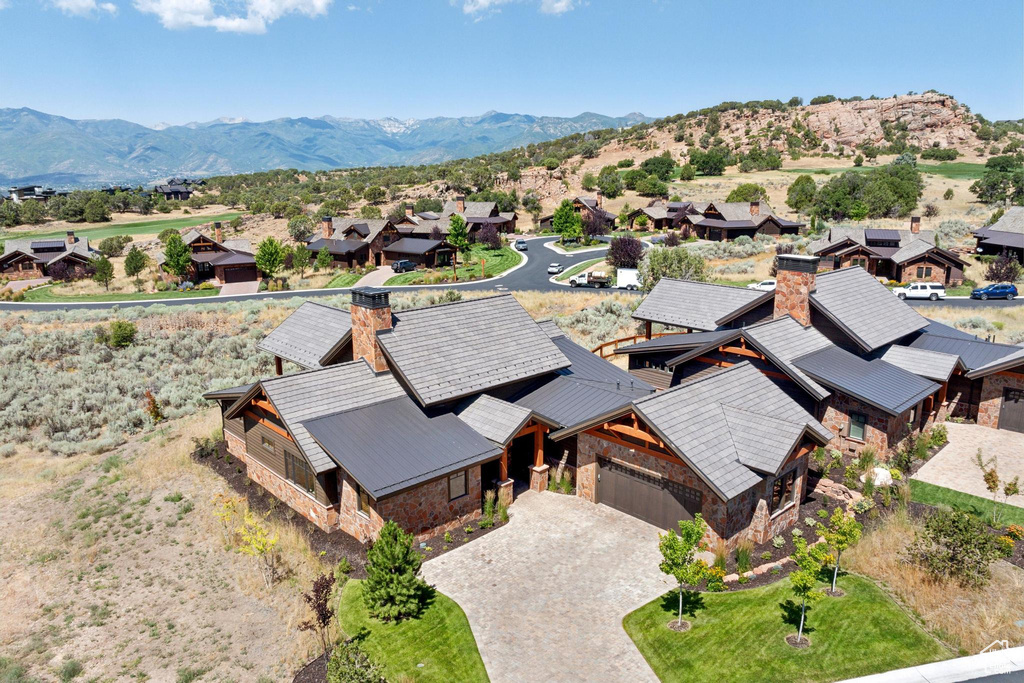 Birds eye view of property featuring a mountain view