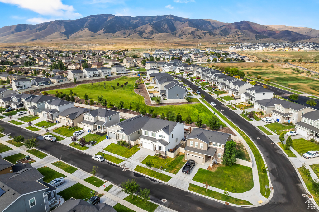 Birds eye view of property featuring a mountain view