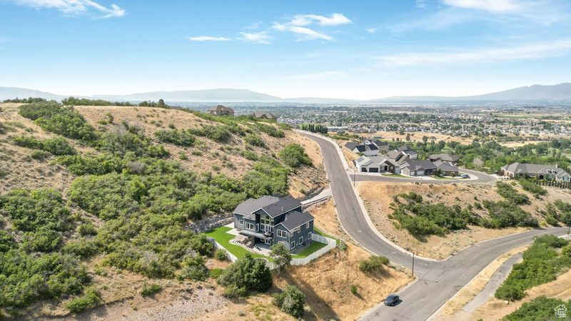 Bird's eye view featuring a mountain view