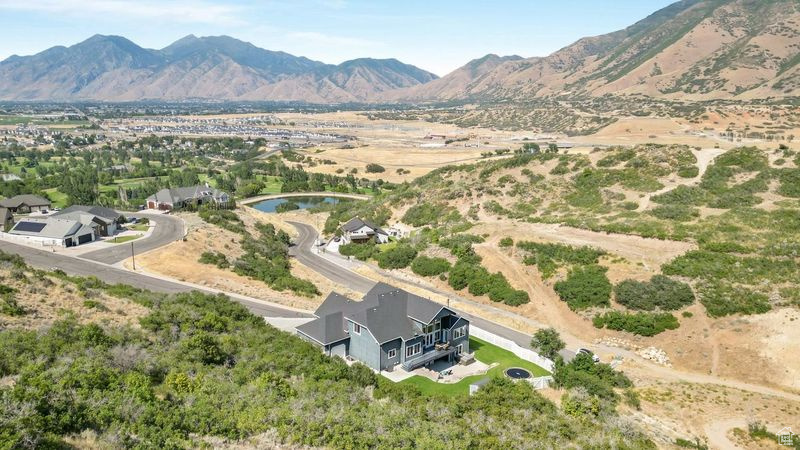 Bird's eye view featuring a mountain view