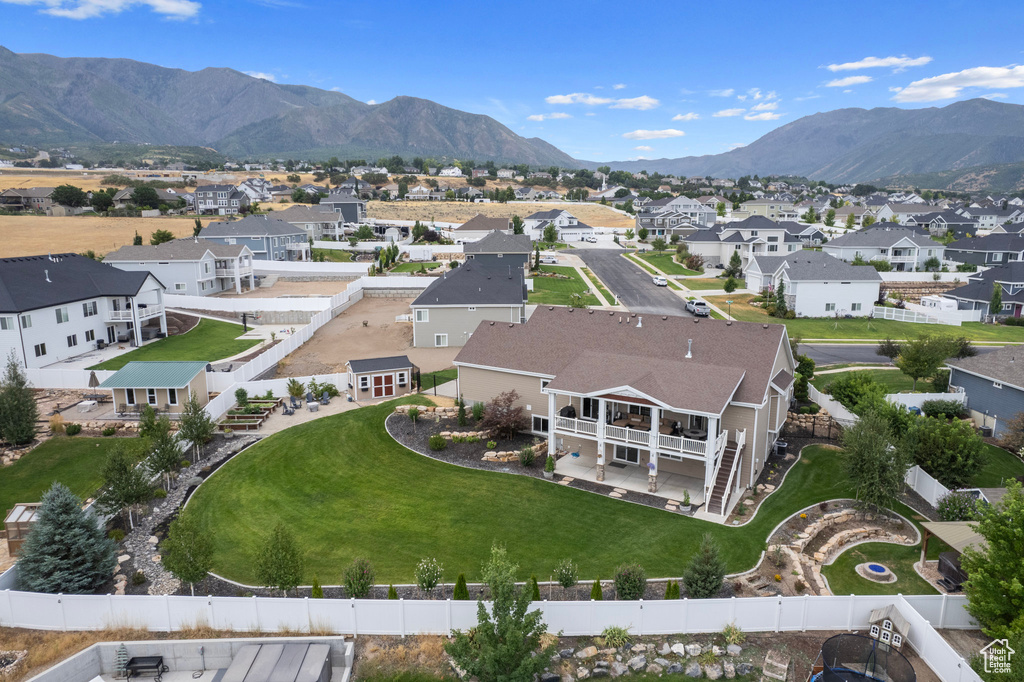 Aerial view with a mountain view