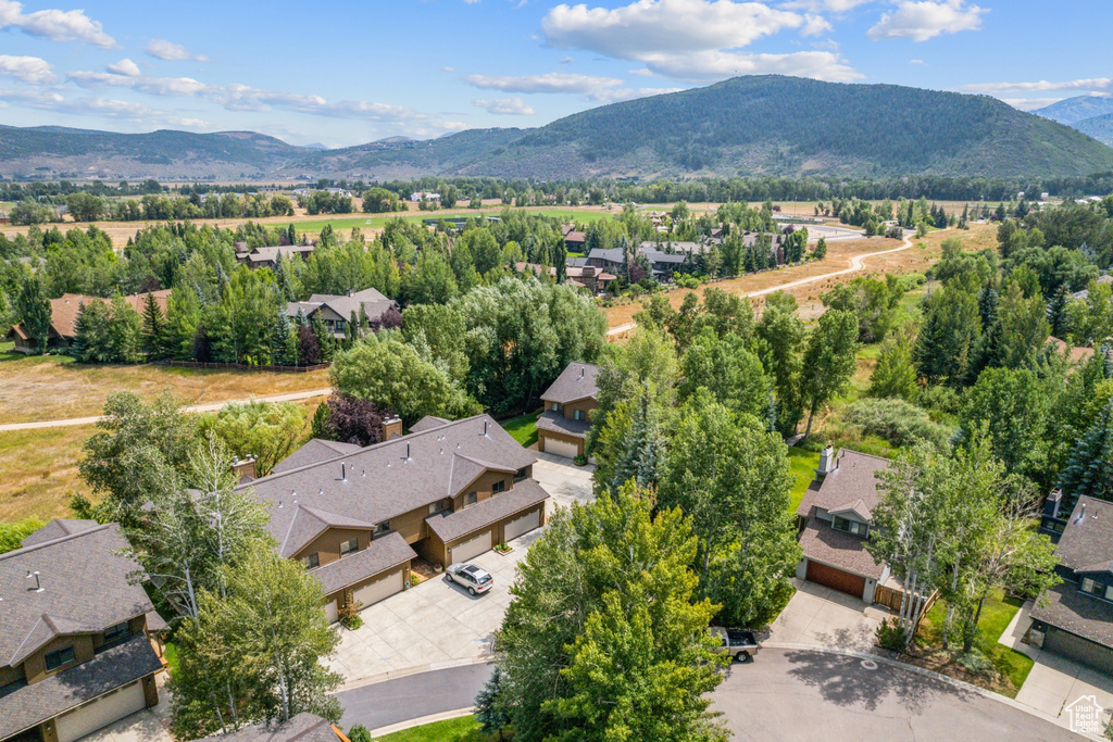 Drone / aerial view featuring a mountain view