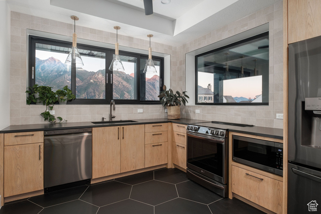 501 W DEVEY DR Alpine, UT 84004