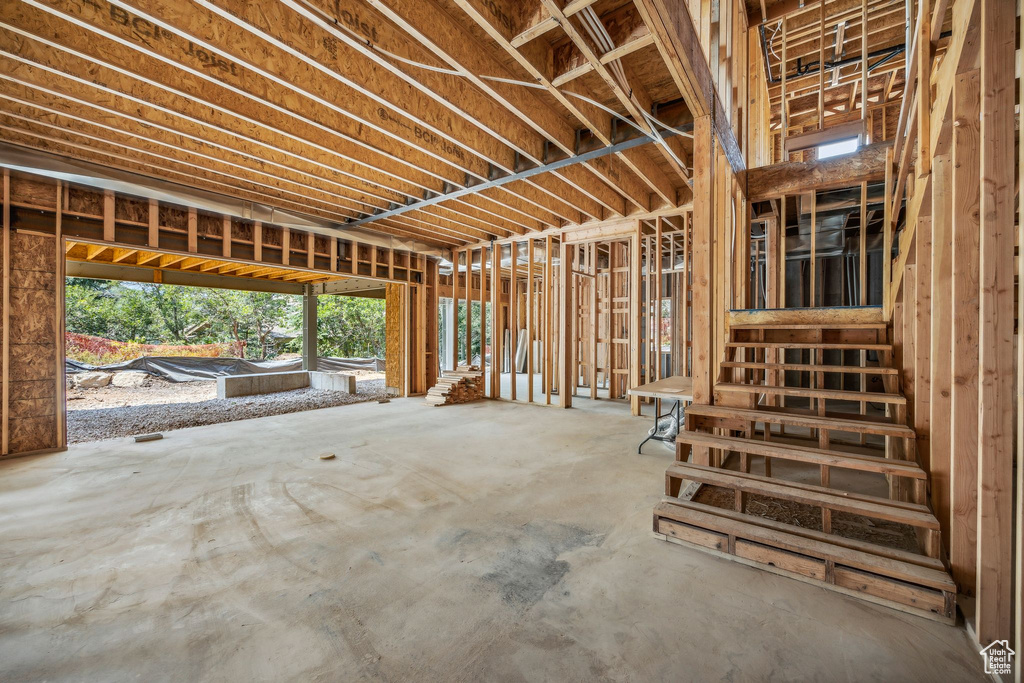 Misc room featuring concrete flooring