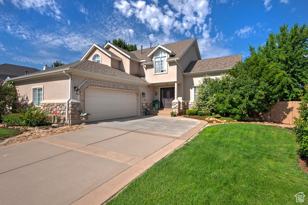 View of front of house featuring a front yard