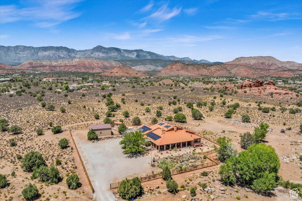 Drone / aerial view featuring a mountain view
