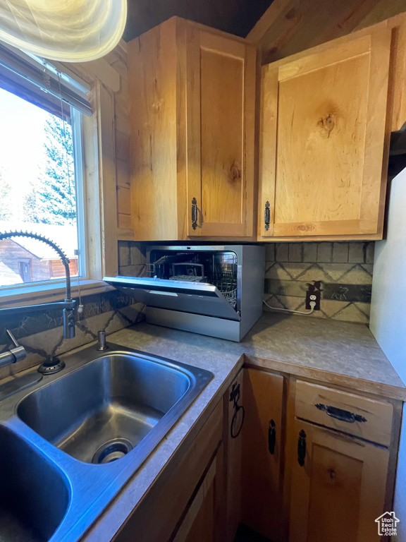 Kitchen with decorative backsplash and sink