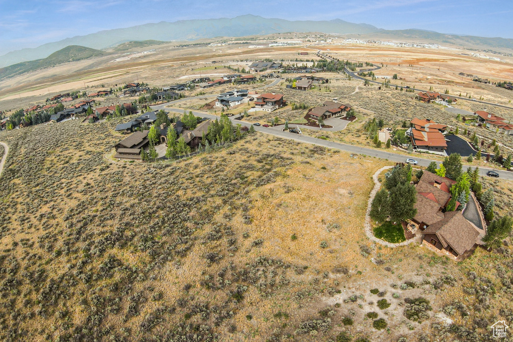 Bird\'s eye view with a mountain view