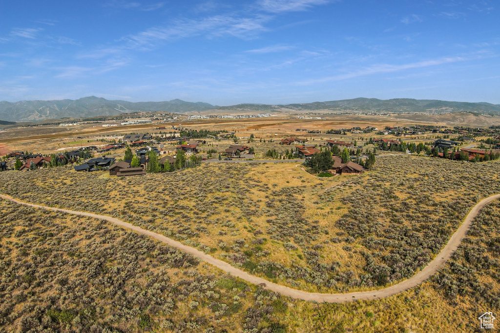 Bird\'s eye view with a mountain view