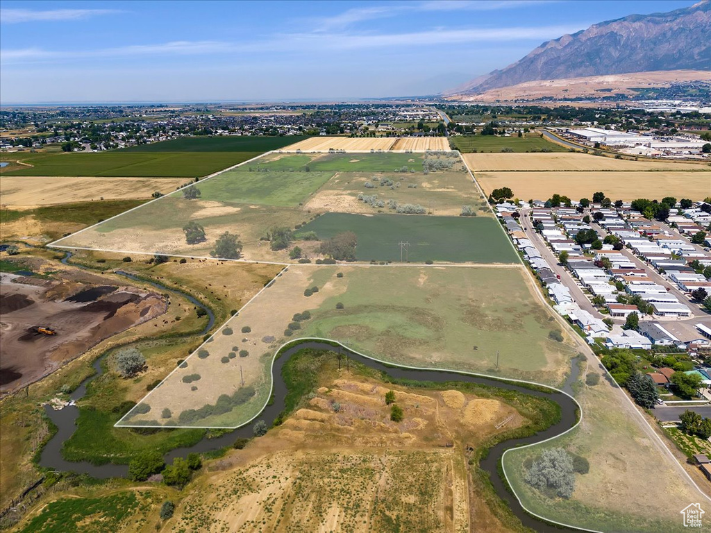 Bird\'s eye view featuring a mountain view