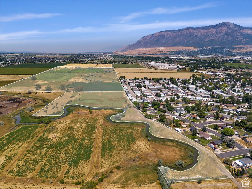 Drone / aerial view featuring a mountain view