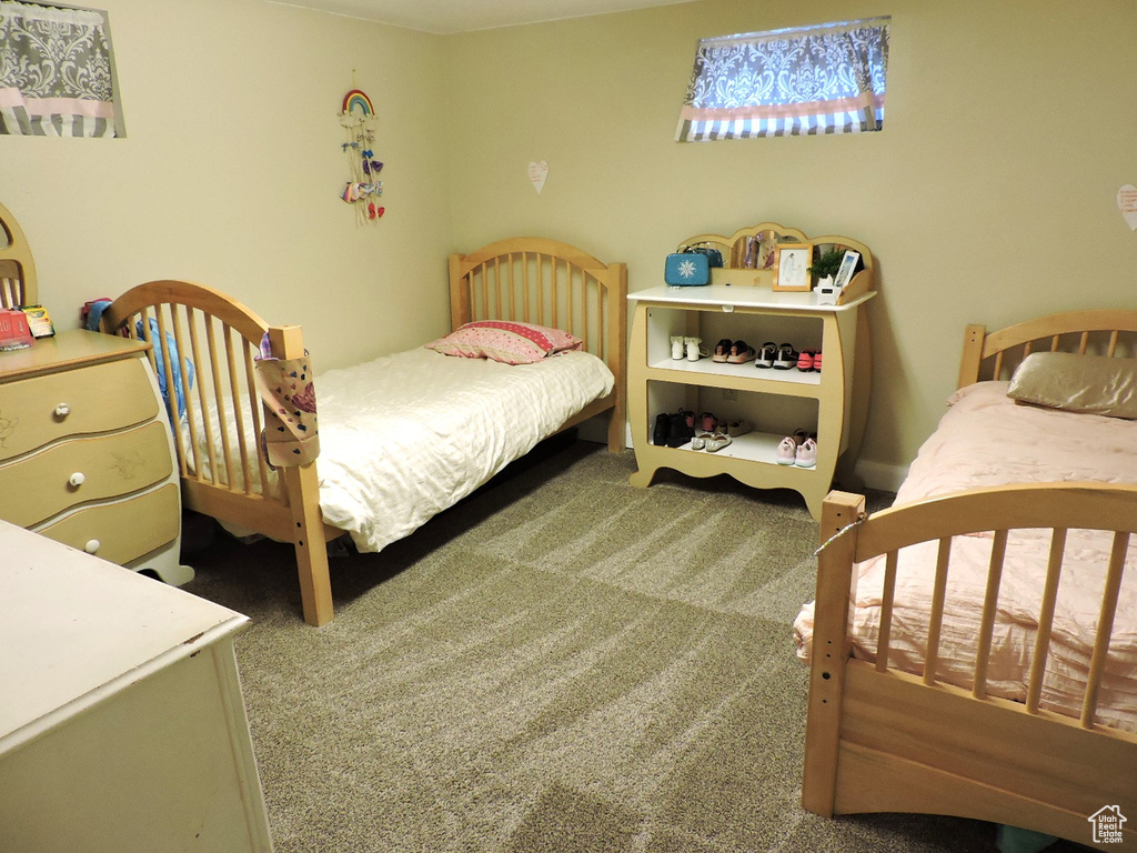 Bedroom with carpet