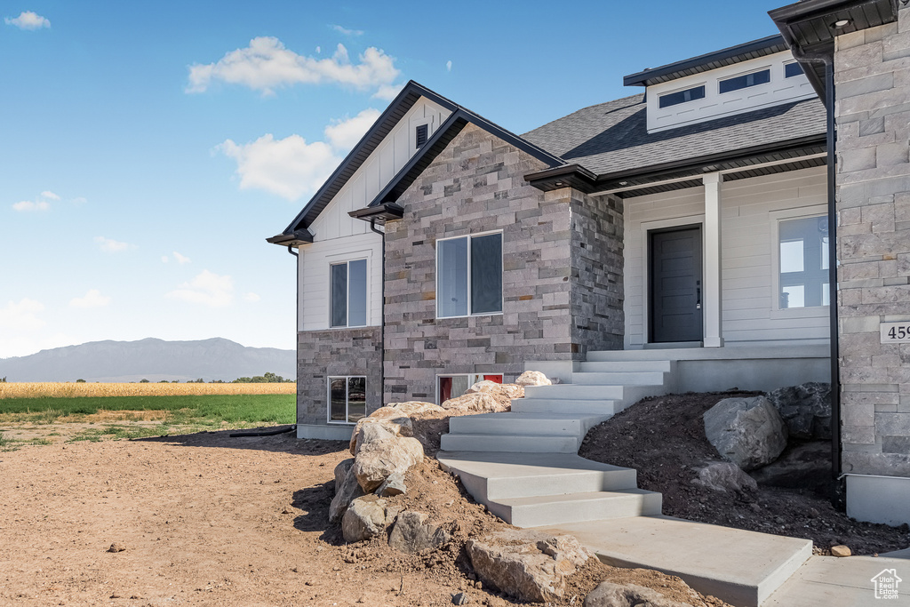 Doorway to property featuring a mountain view