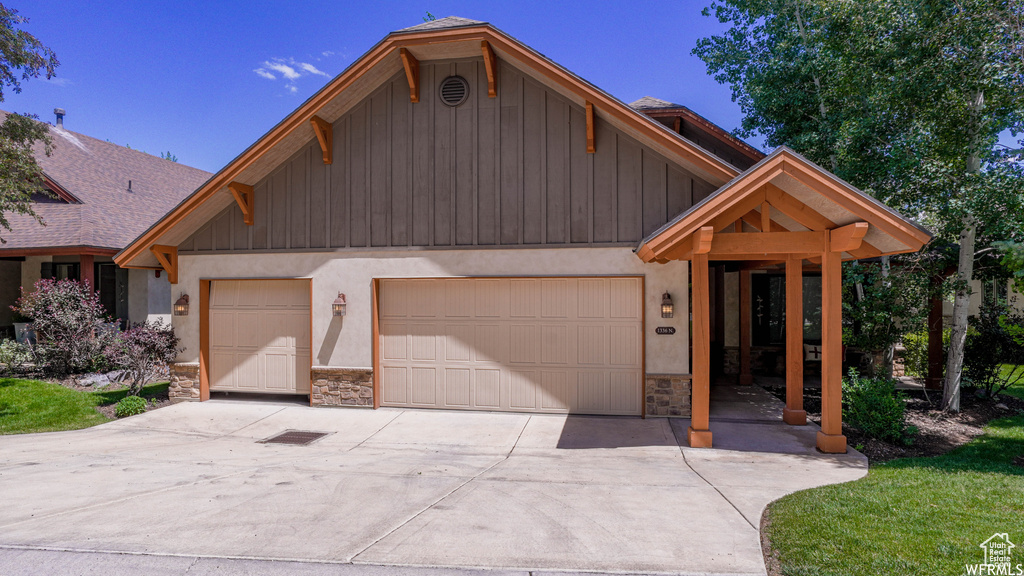 View of front of house featuring a garage