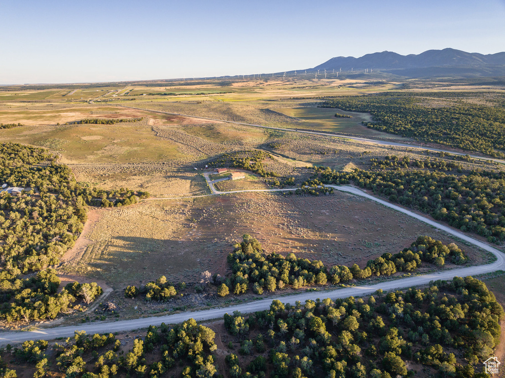 Bird\'s eye view with a mountain view