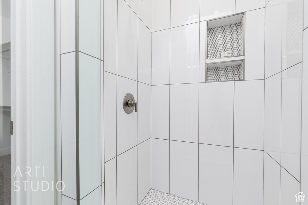 Details featuring tiled shower