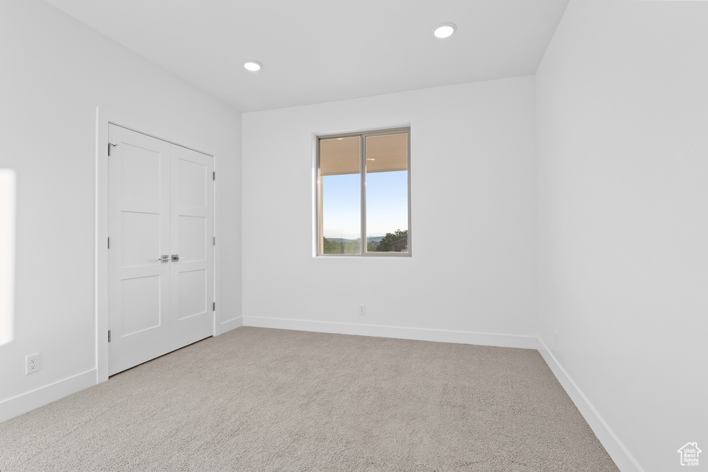 Unfurnished bedroom with carpet and recessed lighting