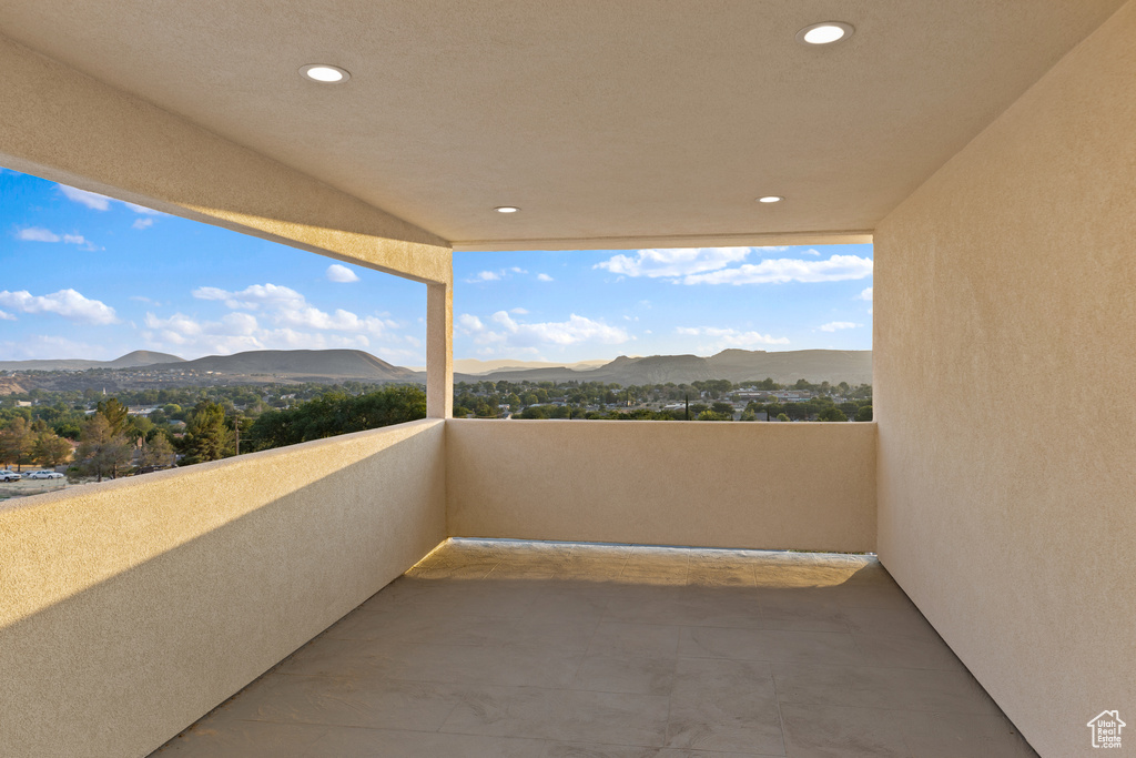 Balcony featuring a mountain view